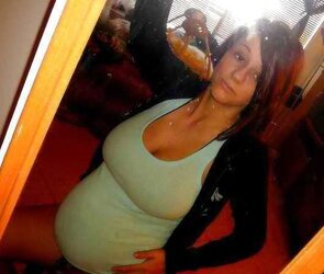 Some Photos of INEXPERIENCED Pregnant Stunner
