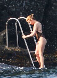 Kylie Minogue torrid culo in bikini