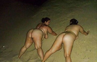 REAL PLUMPER Girly-Girl Duo On The Beach