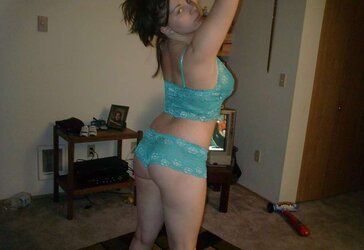 Bodacious PLUMPER Inexperienced Posing and Romping
