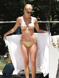 Michelle Hunziker uber-sexy FRESH Bathing Suit Pictures