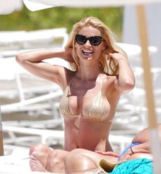 Michelle Hunziker uber-sexy FRESH Bathing Suit Pictures