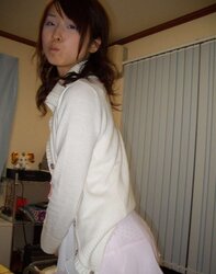 Japanese Teenager open up and creampie (Part three)