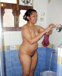 Indian aunty fresh bathtub pictures