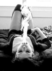 Femmes Smoking B