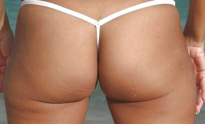 Some epic bums in the beach...