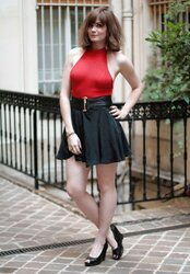 French bloggers Mode with jaw-dropping gams