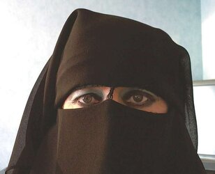 Leila niqab