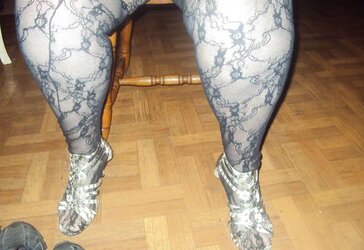 Magnificent gams in assets suit