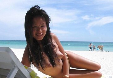 Pretty Asian Showing