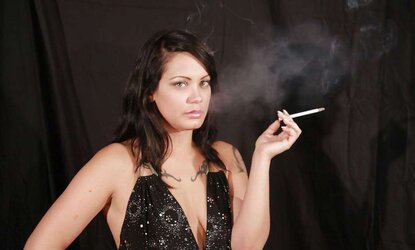 Breeana Leer - Smoking Fetish at Dragginladies