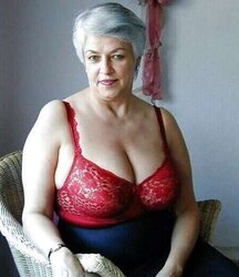 GIANT HOOTER-SLING FOR AMPLE BRA-STUFFERS - mature and mummy
