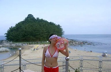 Fledgling Korea gf Naked and Bathing Suit Image