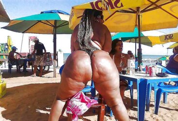 Phat phat cream-colored donks in public