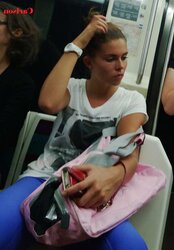 Salope a cul - legging dans le metro (une vraie pute)