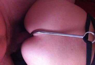 Topbiche dual ass fucking iron hook and sodomy with assfuck hook
