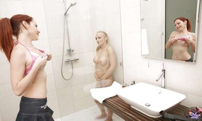 Mother and not her daughter lesbo play after shower