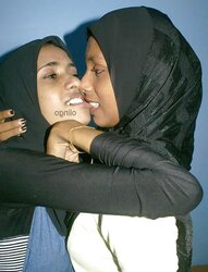 Maldivan Hijab Lesbain Gal (non-bare) (tudung)