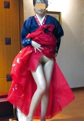 Korean hanbok dame showcasing