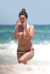 Kelly Brook Bra-Less On The Beach In Cancun