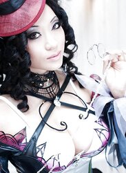 Yaya Han chinese cosplay model