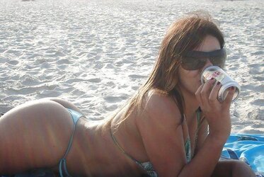 Latina arse at the beach