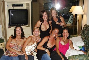 Nude Gals in Groups