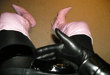 Leather gloves and high-heeled slippers