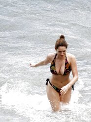 Kelly Brook Swimsuit Candidds
