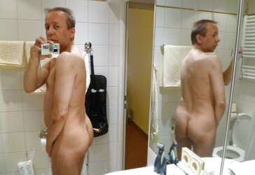 I have photographed me bare self in the mirror.