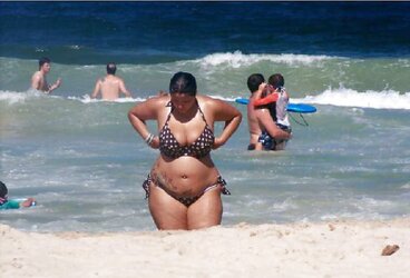Larger gals sight fine in swimsuits too!