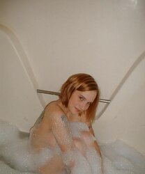 LADY BARE IN BATHTUBE