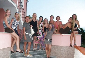 Stolen Pictures - Gang of Gals in Holidays Part