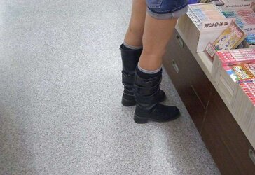 Japanese Candids - Soles in a Store