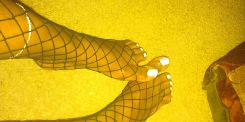 Stunning Dark-Hued Toes In Pantyhose