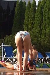 Mummy with GOOD donk at the pool!