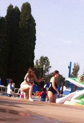Mummy with GOOD donk at the pool!