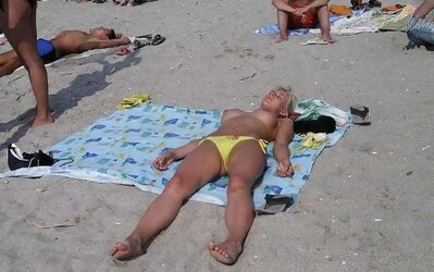 Beach Nudes - Sommer Sonne Augenweide