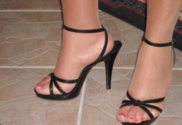 Tights soles and high-heeled shoes