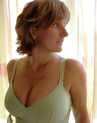 Cool mature women 128 ( spectacular clothed)