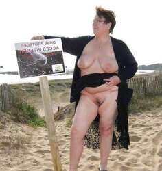 Grandma nude outdoor 01.