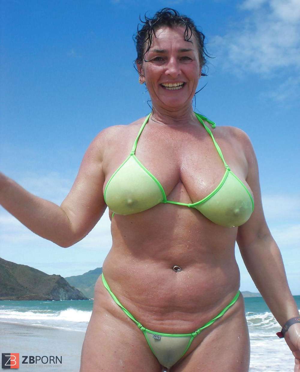 Mature Bikini - Voyeur candid beach amteur mature swimsuit frauen am strand ...
