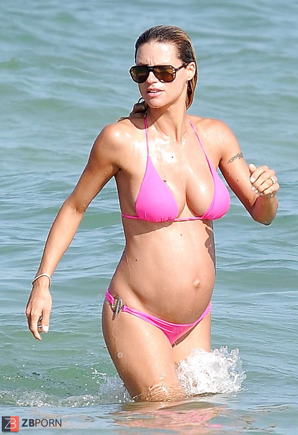 Steamy Pregnant Celeb Michelle Hunziker in Bathing Suit ...