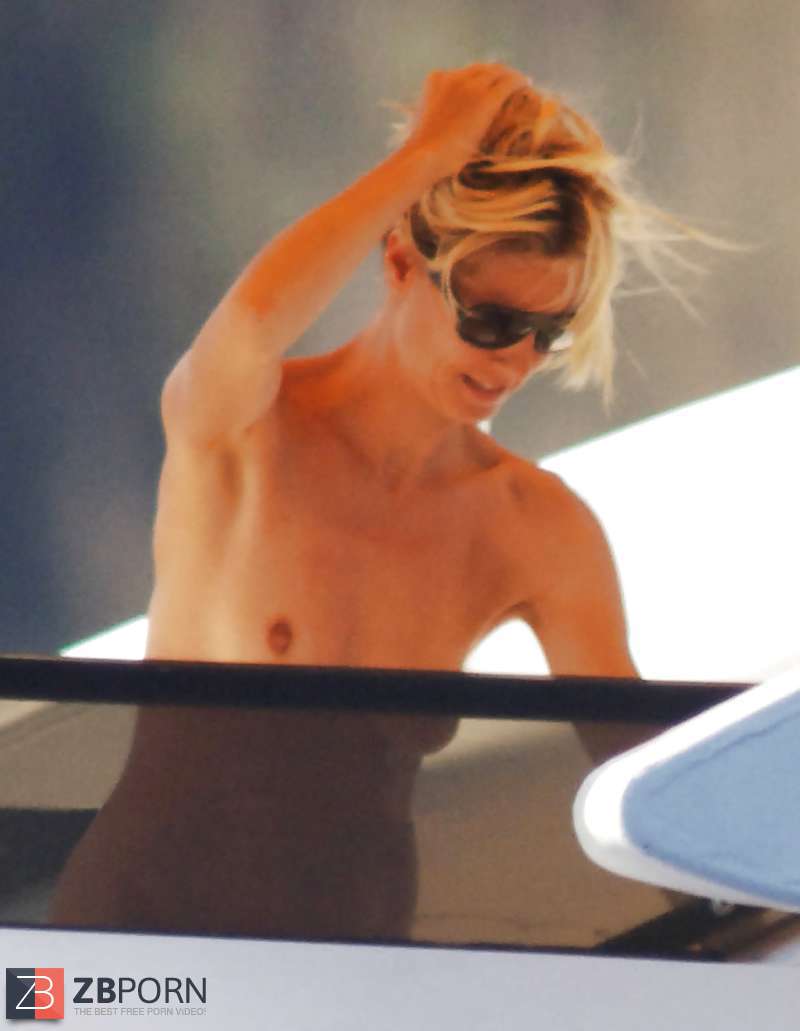 Heidi Klum Fresh Stripped To The Waist Sunbathing On A