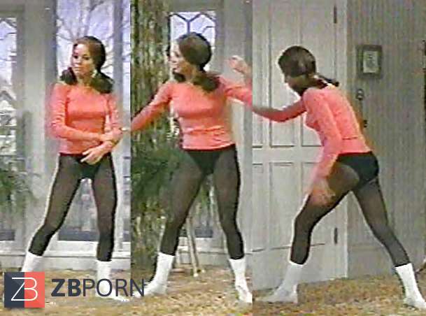 609px x 452px - Mary Tyler Moore Legshow plus Fakes / ZB Porn