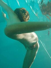 Hotlegs-teenager under water