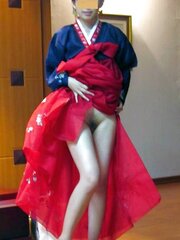 Korean hanbok dame showcasing