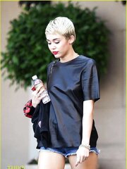 Miley Cirus steaming gams